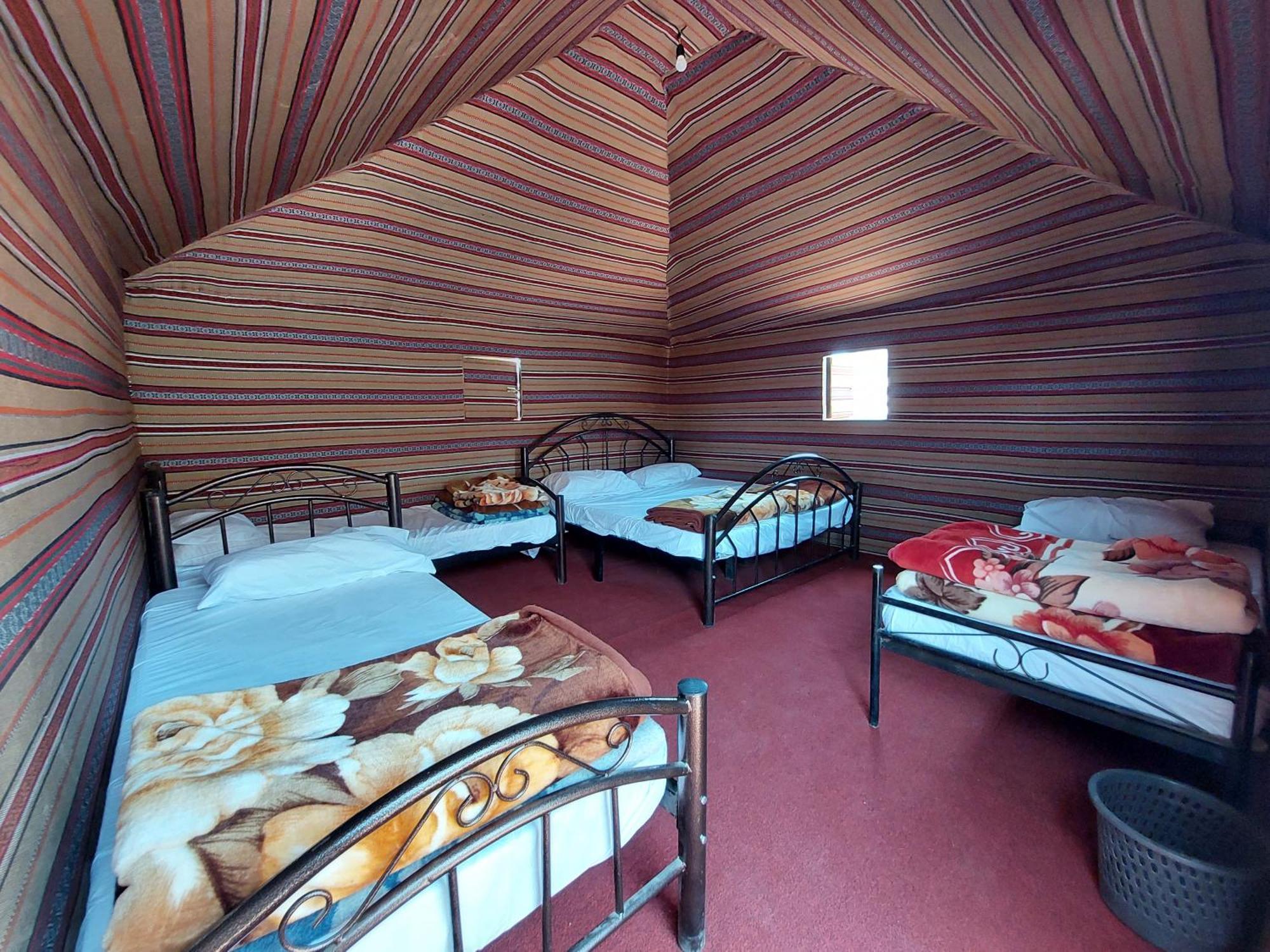 Hotel Bedouin Future Camp Wadi Rum Habitación foto